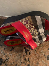 Load image into Gallery viewer, Sandals
