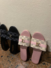 Load image into Gallery viewer, Sandals
