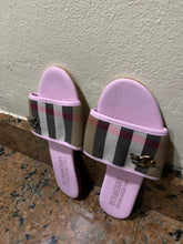 Load image into Gallery viewer, Sandals
