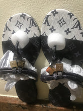 Load image into Gallery viewer, Sandals
